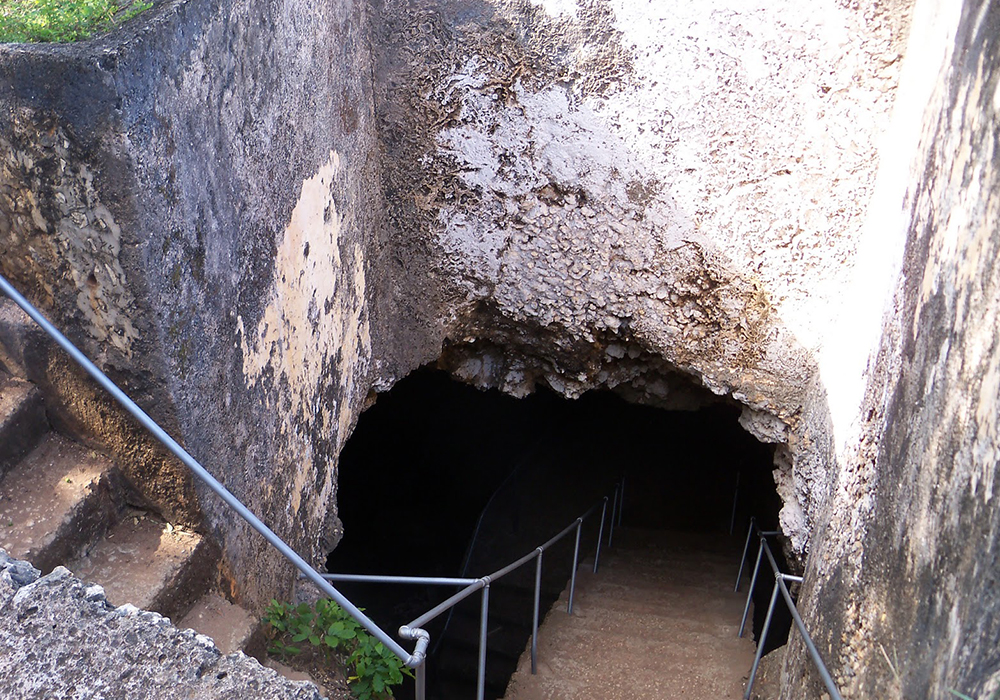 Mangapwani Coral Cave Tour